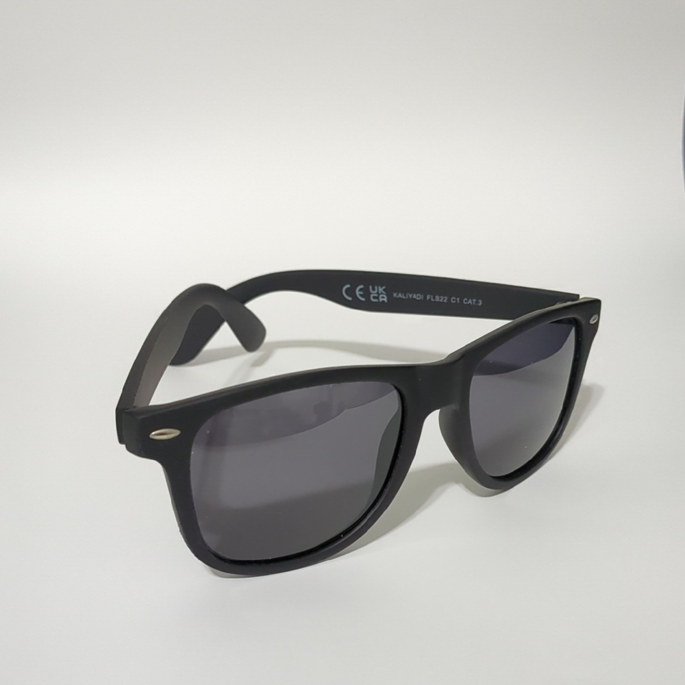 Classic Black Sunglasses - Picture 6 of 6